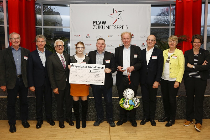 Zukunftspreis Gruppenfoto der SC Delegation mit FLVW Präsidenten und der Jury